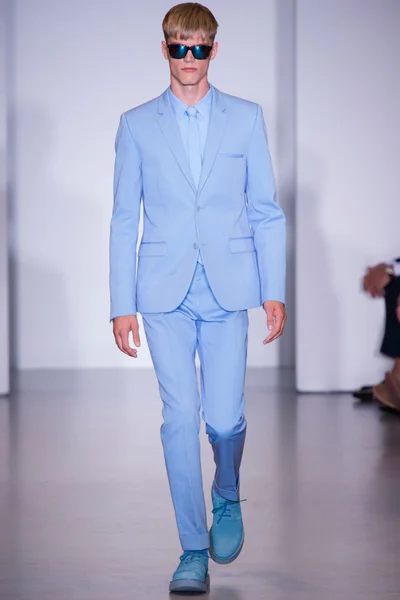 Look 15